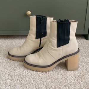 FREE PEOPLE James Chelsea Boots size 39 off white